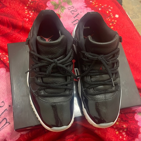 Athletic_Shoes